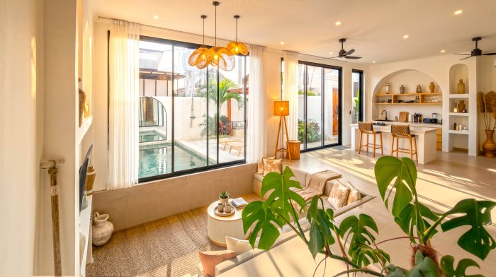 Coastal Villa: Sunken Lounge, Rooftop Gym & Panoramic Ocean Views